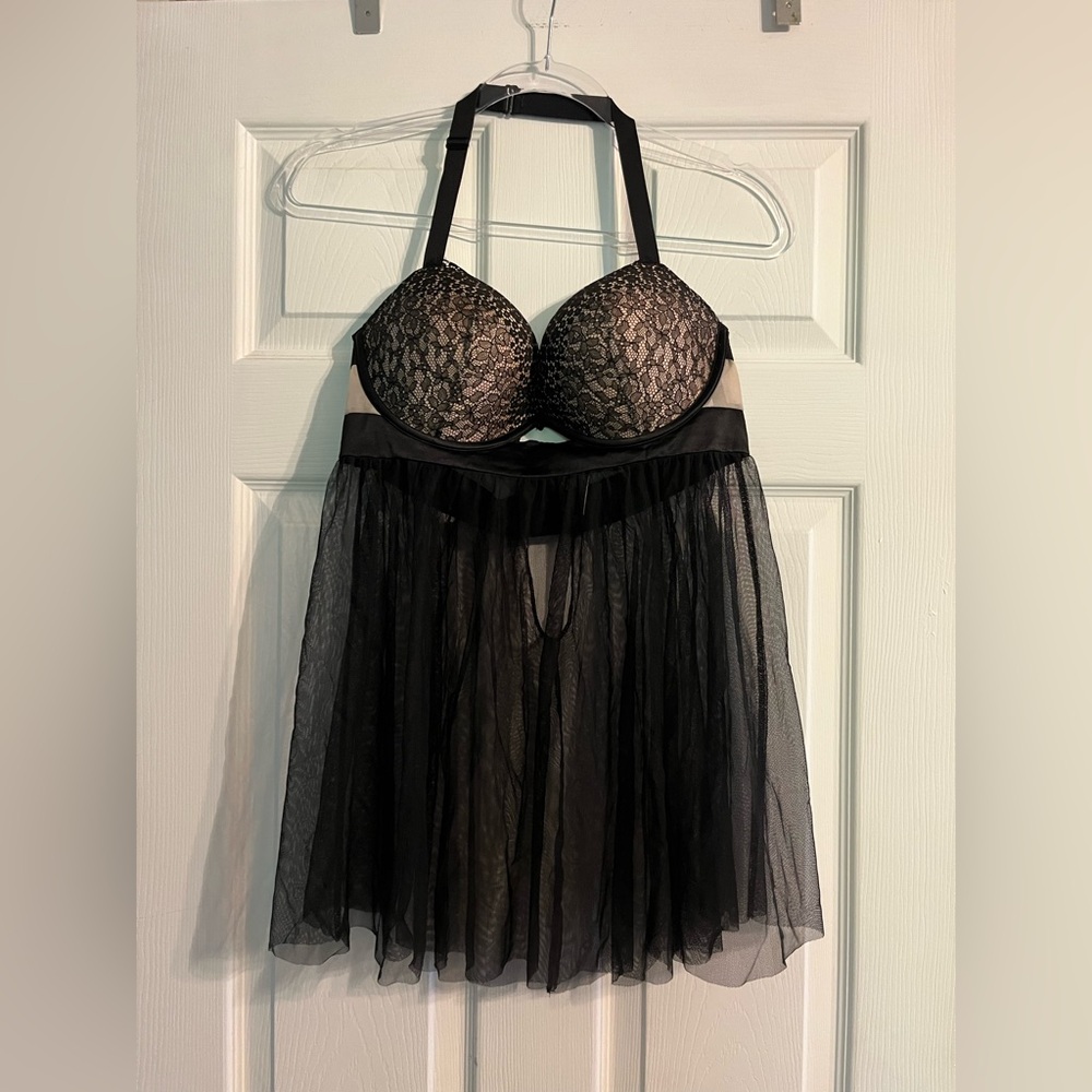 NWOT Victoria's Secret Black Lace babydoll with Sheer Mesh